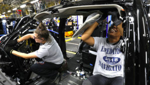Workers installing visors in a 2018 Ford Expedition SUV at the Ford Kentucky Truck Plant in Louisville, Ky., on Oct. 27, 2017. PHOTO: BILL PUGLIANO/GETTY IMAGES