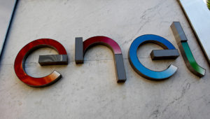 Logotipo de la compañía Enel, en Santiago, Chile.