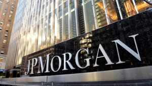 Fachada del edificio del banco JPMorgan en Nueva York, Estados Unidos.
