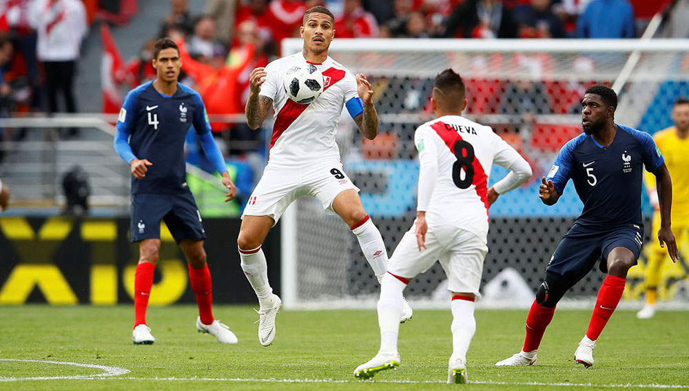 Soccer Football - World Cup - Group C - France vs Peru - Ekaterinburg Arena, Yekaterinburg, Russia - June 21, 2018 Peru's Paolo Guerrero in action REUTERS/Jason Cairnduff