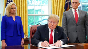 Trump firma orden ejecutiva para mantener unidas a las familias en la frontera