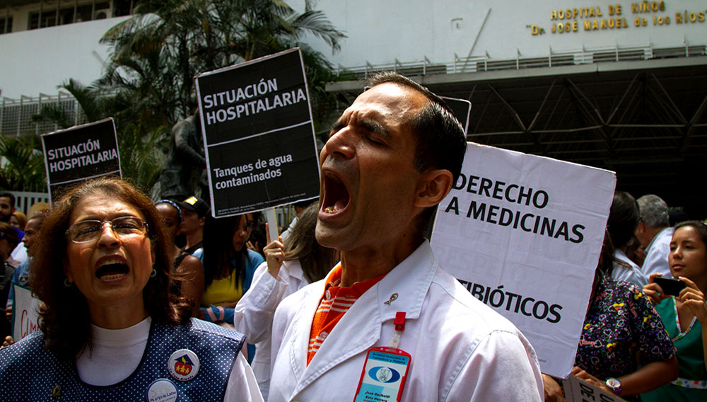 Protestas en los hospitales de Caracas. Foto: Francisco Bruzco