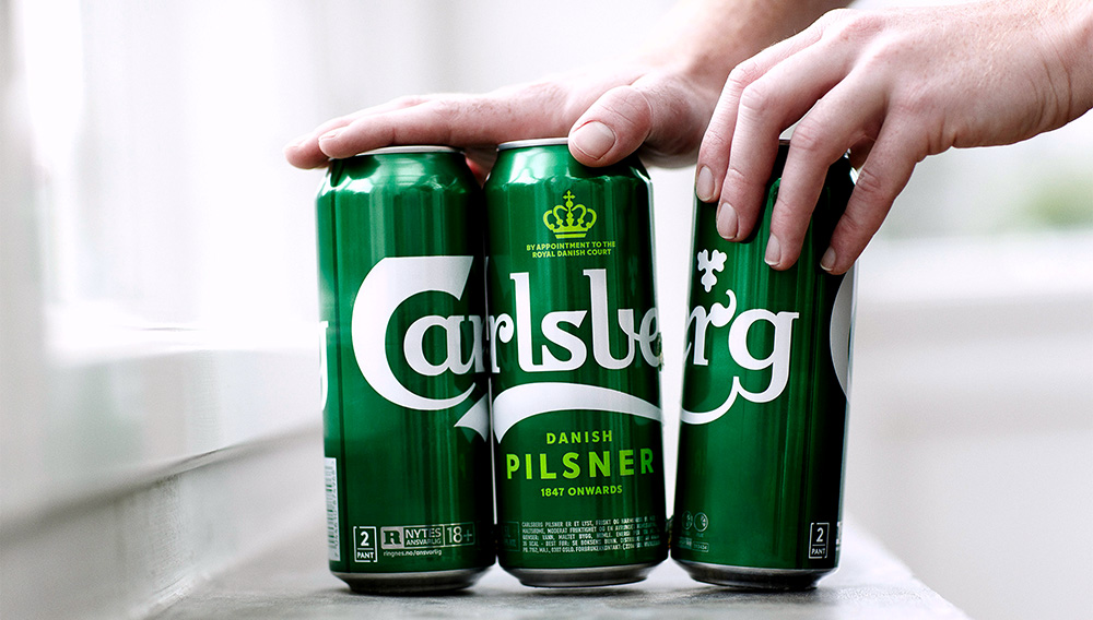 The new Carlsberg ‘snap pack’ that, it is claimed, will cut plastic use by up to 76%. Photograph: Thorbjorn Fessel