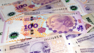 Billetes de 100 pesos argentinos. Getty Images