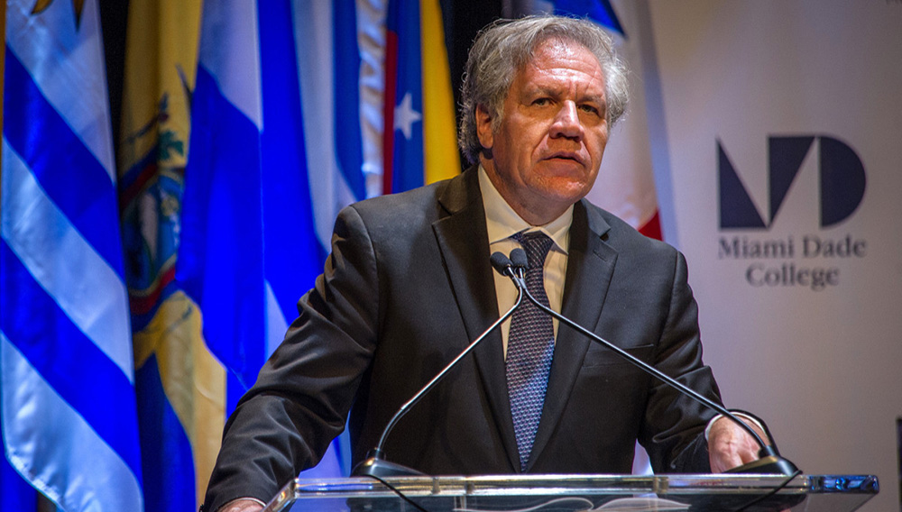 El secretario general de la Organización de Estados Americanos (OEA), Luis Almagro, habla durante su participación en el foro (Foto: EFE)