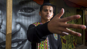 Liberato Kani, un rapero peruano, compone y canta temas en quechua como forma de difusión de sus tradiciones y cultura. Foto: yorokobu.es