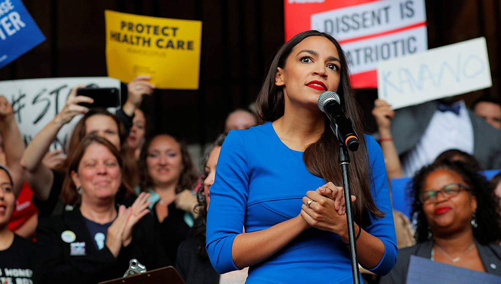 Alexandria Ocasio-Cortez speaks at a really against Supreme Court Justice Brett Kavanaugh in Boston, on October 1, 2018. (Reuters / Brian Snyder)