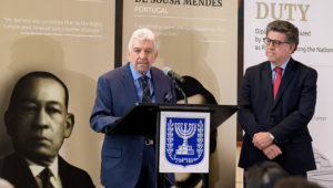 Oswaldo de Rivero, former Permanent Representative of Peru to the United Nations. At right is Gustavo Meza-Cuadra, current Permanent Representative of Peru to the United Nations. UN Photo/Manuel Elias