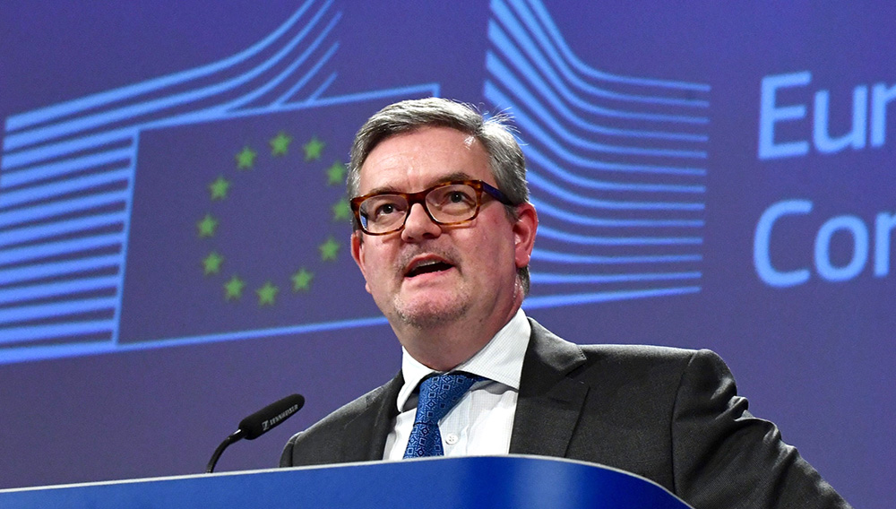 El comisionado de seguridad de la UE, Julian King, habla a la prensa en la sede de la Comisión Europea, Bruselas, martes 29 de enero de 2019.