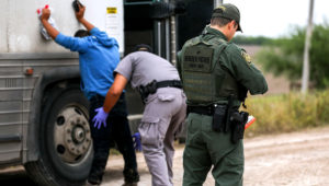 Border Patrol agents apprehend illegal aliens who have just crossed the Rio Grande from Mexico into Penitas, Tex., on March 21, 2019. (Charlotte Cuthbertson/The Epoch Times)
