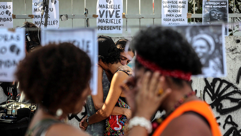Mujeres negras protestaron este domingo contra el racismo y el machismo en Brasil, con un especial recuerdo para la concejala Marielle Franco, asesinada en 2018. | EFE / Antonio Lacerda (Archivo)