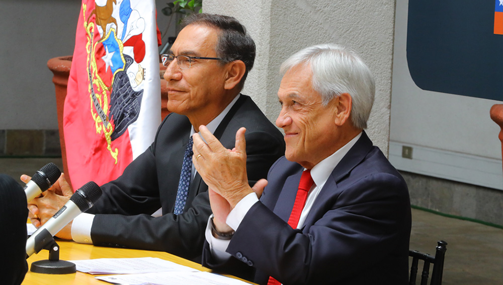 Jefes de Estado de Perú y Chile, Martín Vizcarra y Sebastián Piñera, se reúnen en el marco de la XIV Cumbre de la Alianza del Pacífico, en Lima, el 6 de julio de 2019. | Foto: Presidencia Perú (Flickr)