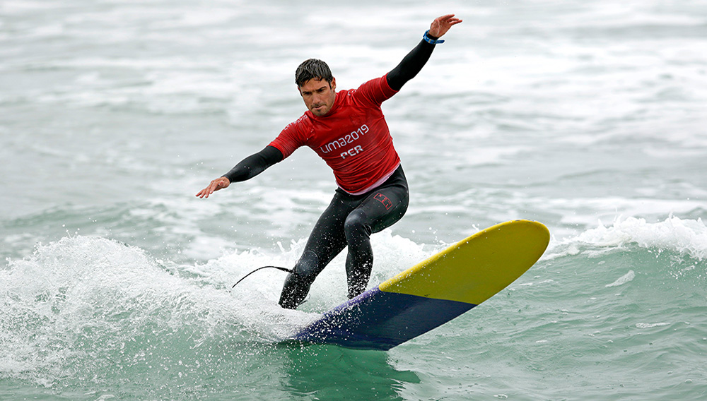 Surfista peruano Benoit "Piccolo" Clemente en los Juegos Panamericanos Lima 2019, el domingo 4 de agosto de 2019. Perú sumó varias medallas en surf. | Foto: Lima 2019 (Flickr)