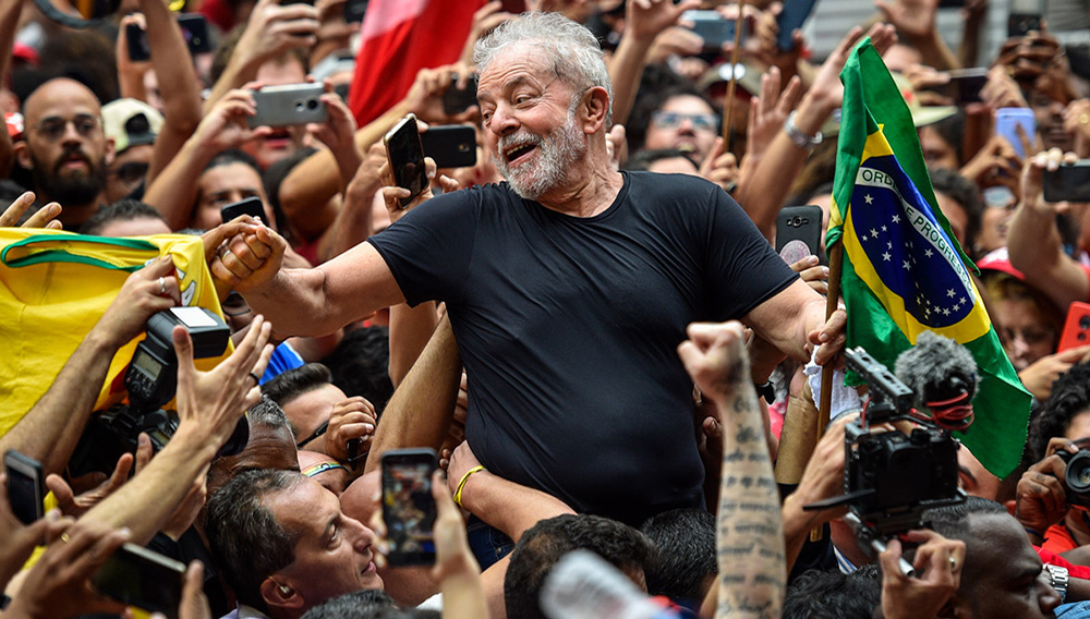 Lula comes home. | Photo: Pedro Vilela/Getty Images