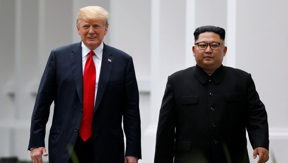 El mandatario estadounidense Donald Trump y el dictador norcoreano Kim Jong-un en la cumbre en Singapur el 12 de junio de 2018 (REUTERS/Jonathan Ernst)
