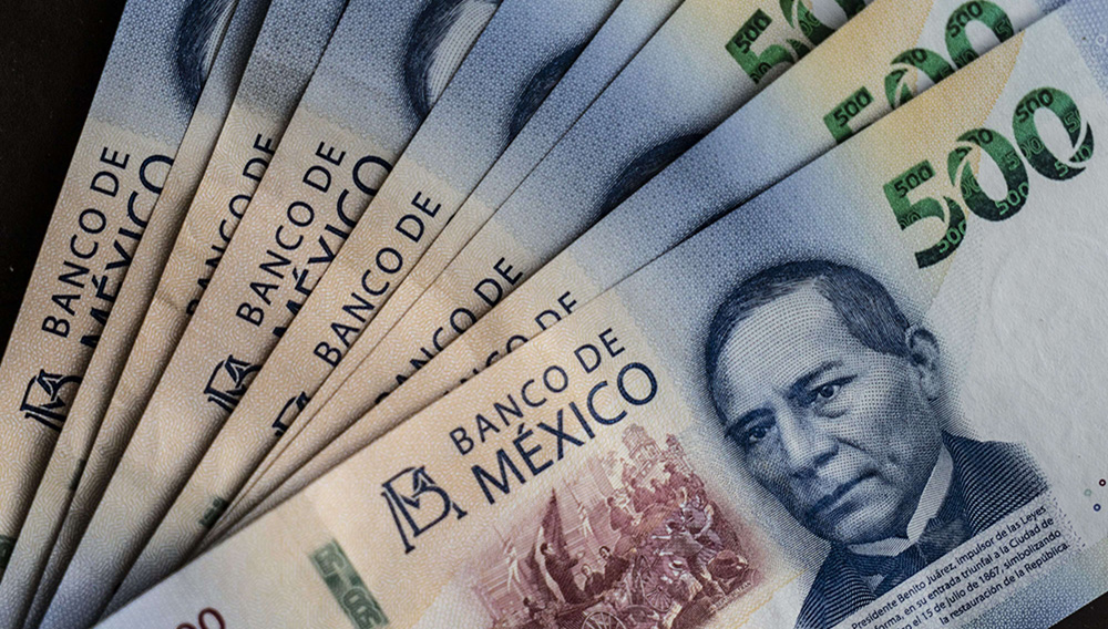 El alza representa una ruptura de las políticas recientes de México, cuando los aumentos al salario mínimo apenas superaban la inflación para ayudar a que los exportadores a Estados Unidos pudieran mantener bajos los costos. Foto: Bloomberg News