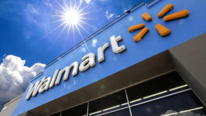 Walmart reduce horarios de atención por segunda vez desde brote de coronavirus. (Gene J. Puskar)