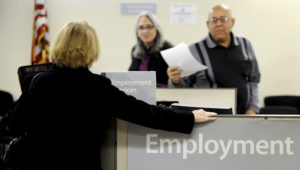 El índice de desempleo del país bajó una décima al 3,5% en febrero, el nivel más bajo en medio siglo, y mes en el que la economía creó 273.000 puestos de trabajo, según informó este viernes el Departamento de Trabajo. EFE/Justin Lane/Archivo