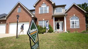 Prospective home buyers arrive with a realtor to a house for sale in Dunlap, Illinois. PHOTO: Daniel Acker | Bloomberg | Getty Images