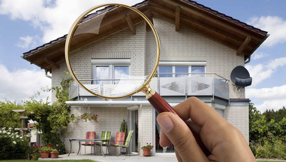 Person’s Hand Holding Magnifying Glass Over Luxury House. | Photo: Dreamstime