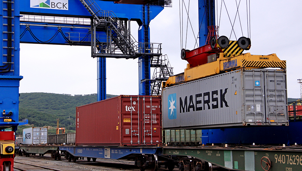 Maersk Vostochniy loading (Image Courtesy: Maersk)