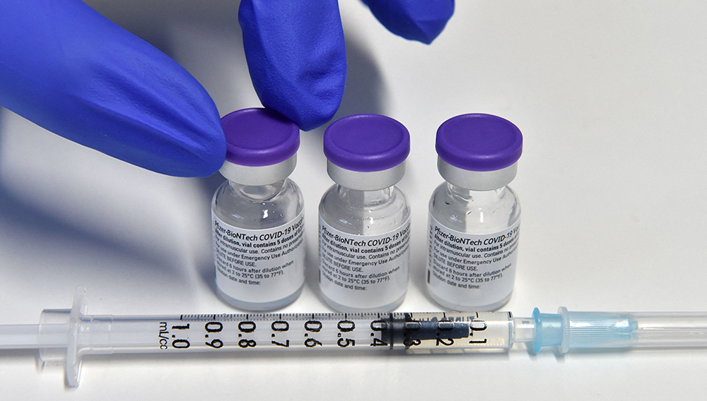 Viales con la vacuna contra el coronavirus de Pfizer. | CHRISTOF STACHE/AFP