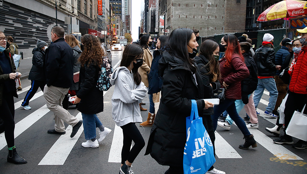 Shoppers cross the street during "Black Friday" in Midtown on November 26, 2021 in New York City. (Photo by John Lamparski/Getty Images)