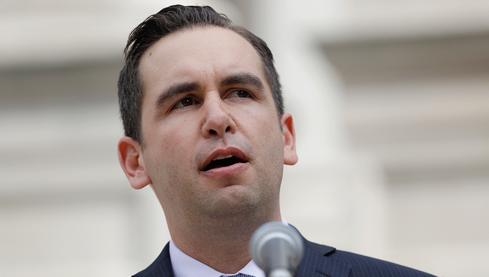 PHOTO: Jersey City Mayor Steven Fulop speaks during a news conference. (AP Photo/Julio Cortez)