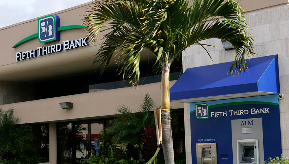 PHOTO: A branch location of Fifth Third Bank is shown in Boca Raton, Florida. REUTERS/Joe Skipper