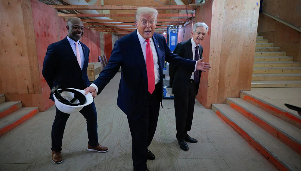 U.S. Sen. Tim Scott (R-SC), President Donald Trump and Federal Reserve Chair Jerome Powell tour the Federal Reserve’s $2.5 billion headquarters renovation project on July 24, 2025 in Washington, DC. The Trump administration has been critical of the cost of the renovation and Federal Reserve Chairman Jerome Powell. (Photo by Chip Somodevilla/Getty Images)