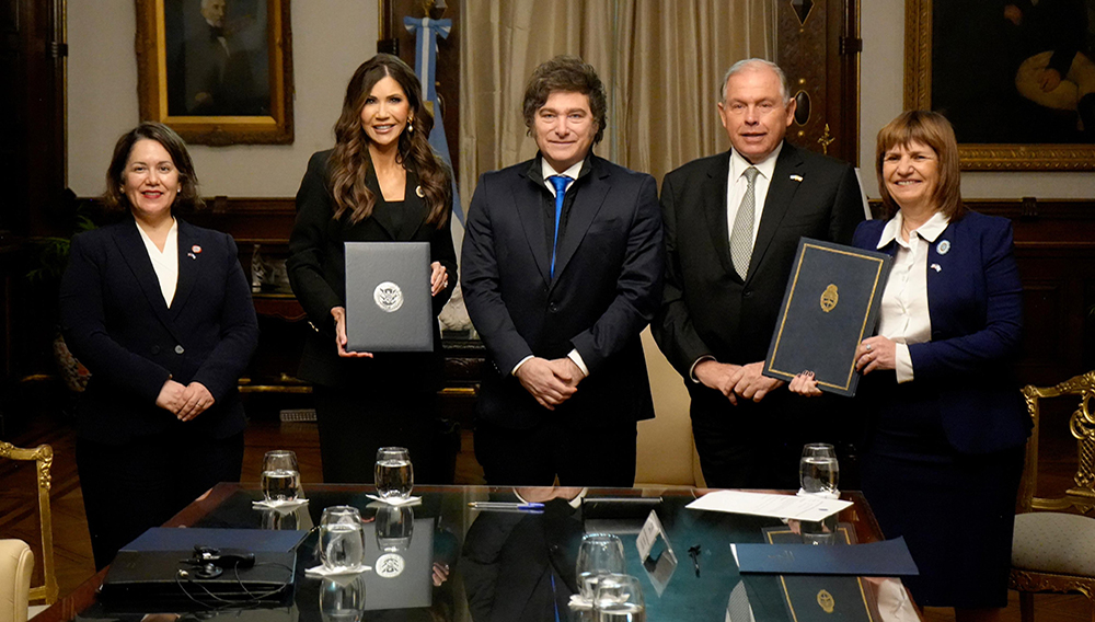 The Argentine Republic and the United States of America signed a declaration of intent to join the Visa Waiver Program. | PHOTO: @OPRArgentina via X (formerly Twitter)