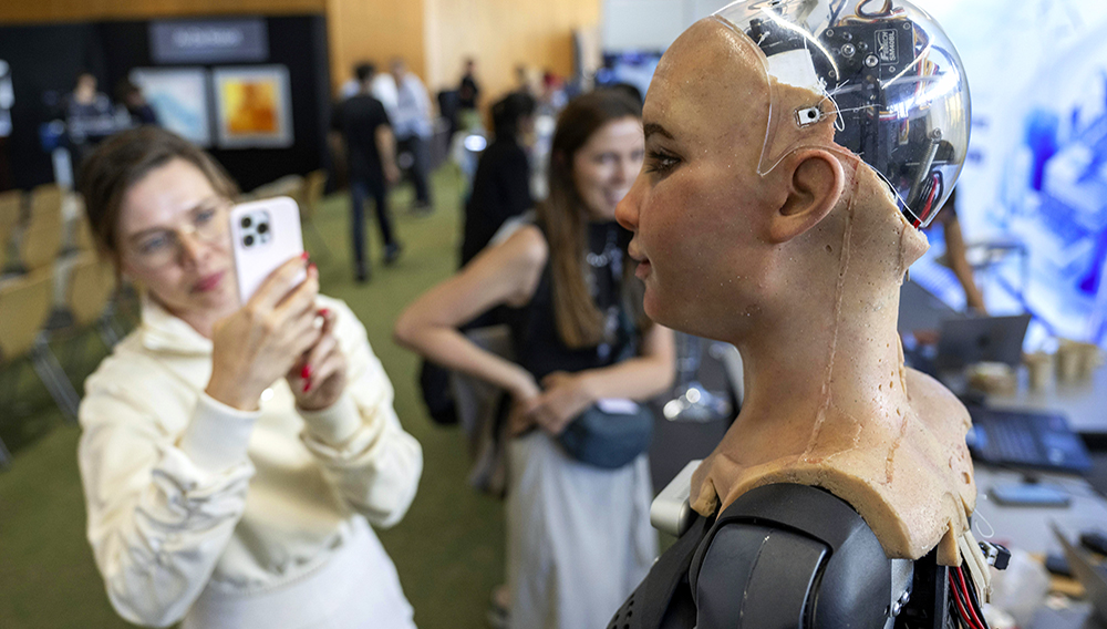 Humanoid robot Sophia is pictured during the ITU's AI for Good Global Summit in Geneva, Switzerland, July 5 2023. (PHOTO / AP)