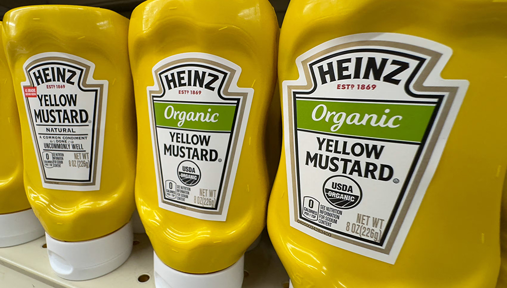 Heinz yellow mustard sits on a supermarket shelf, after Kraft Heinz said on Tuesday it will split its grocery and sauces businesses into two publicly traded companies, in Encinitas, California, U.S., September 2, 2025. REUTERS/Mike Blake