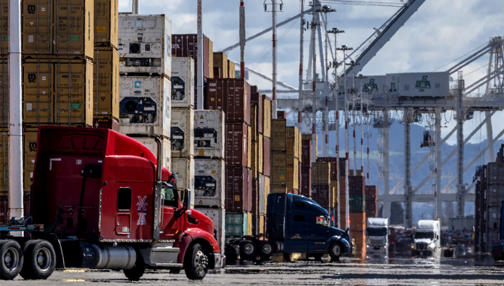 Shipping containers are seen at the port of Oakland, as trade tensions escalate over U.S. tariffs, in Oakland, California, U.S., March 6, 2025. REUTERS/Carlos Barria