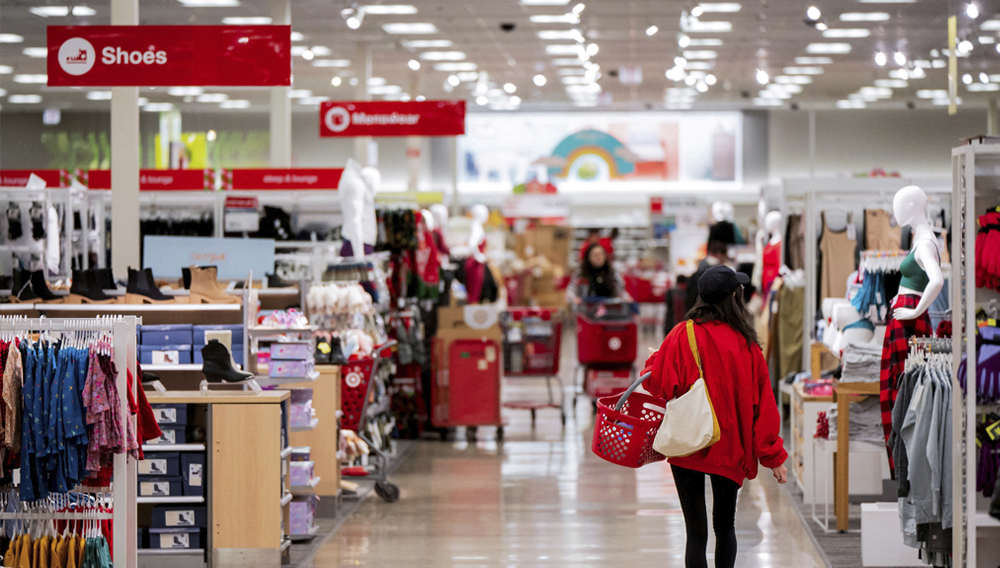 Shoppers converge in a Target store ahead of the Thanksgiving holiday and traditional Black Friday sales in Chicago, Illinois, U.S. November 21, 2023. REUTERS/Vincent Alban