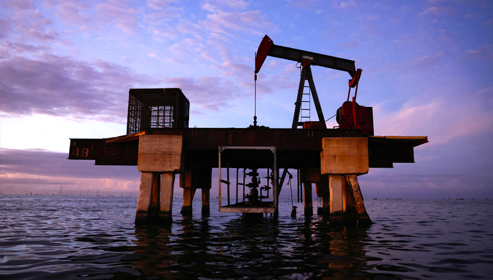 An oil pumpjack at Lake Maracaibo in Cabimas, Venezuela, January 27, 2026. REUTERS/Leonardo Fernandez Viloria.