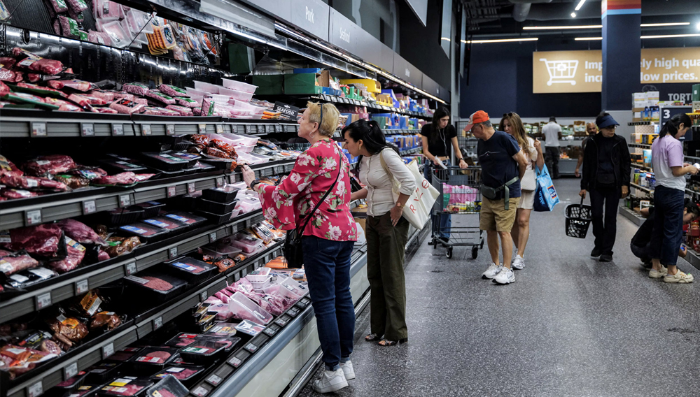 Photo: People shop for groceries in New York City, U.S., August 26, 2026. REUTERS/Jeenah Moon/File Photo